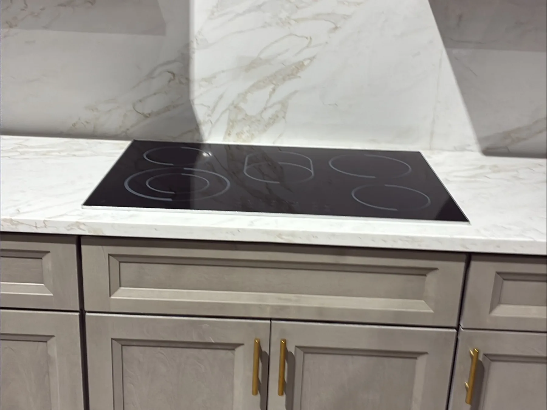 Full-height backsplash showroom display
